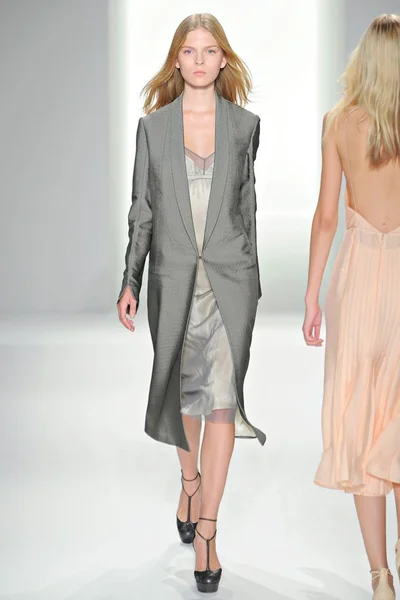 Look 12